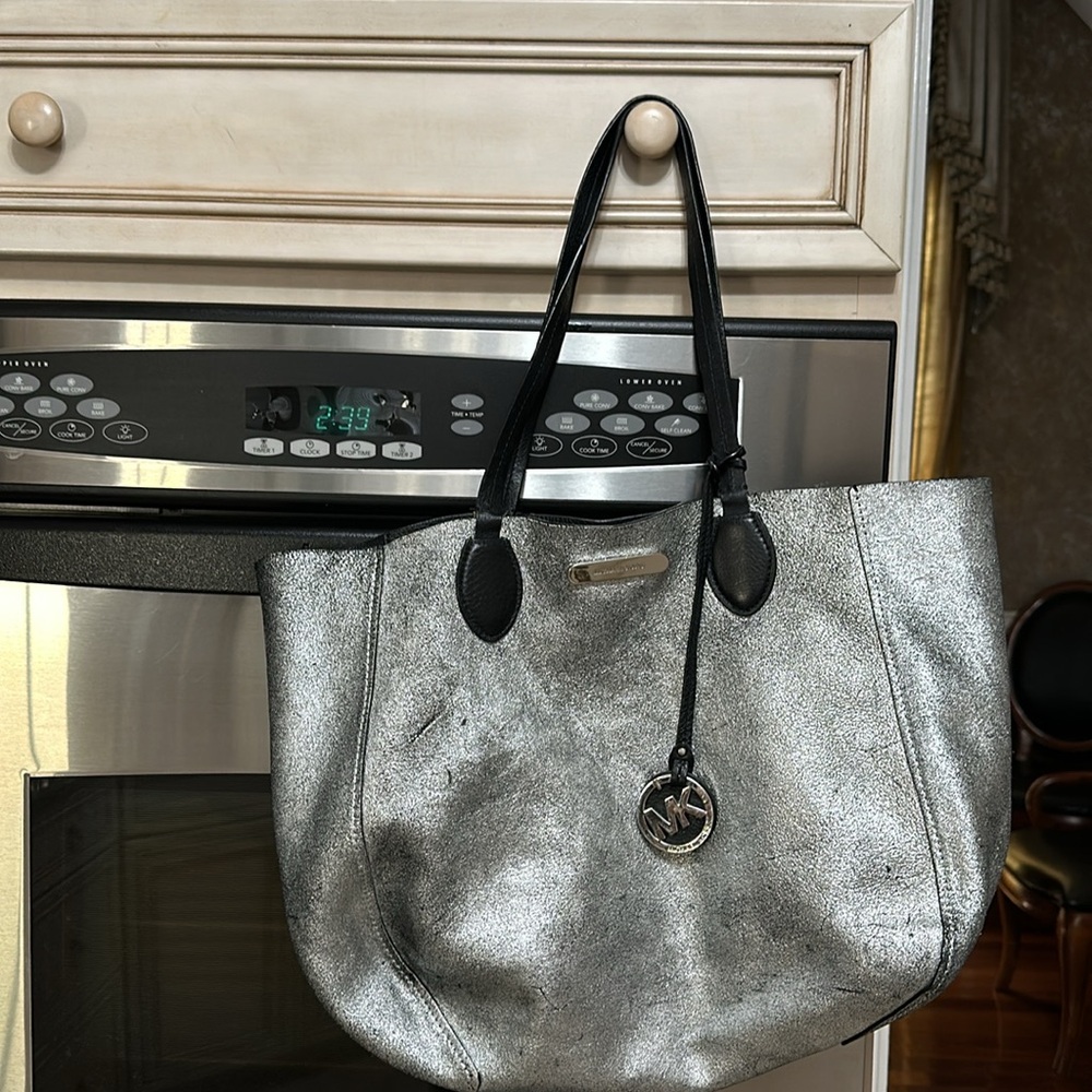 Michael Kors purse Authentic - Picture 2 of 5